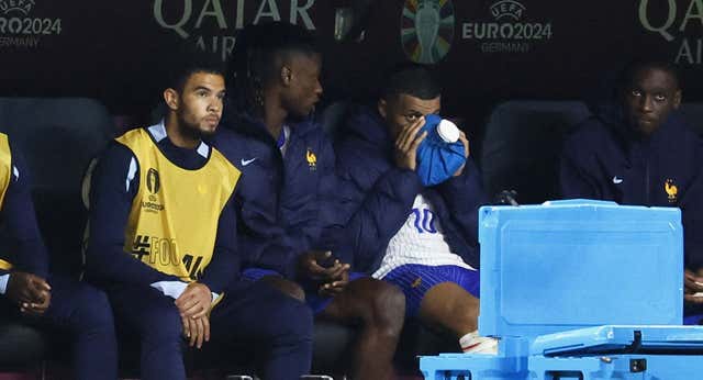 Francia se la jugó sin Mbappé, incómodo por la máscara… y fatigado antes de España: «Les dije que estaba cansado»