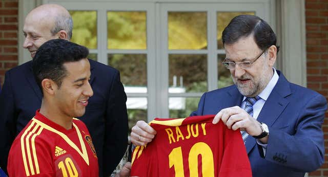 Mariano Rajoy es otro en sus columnas sobre la Selección pero le sobra la política