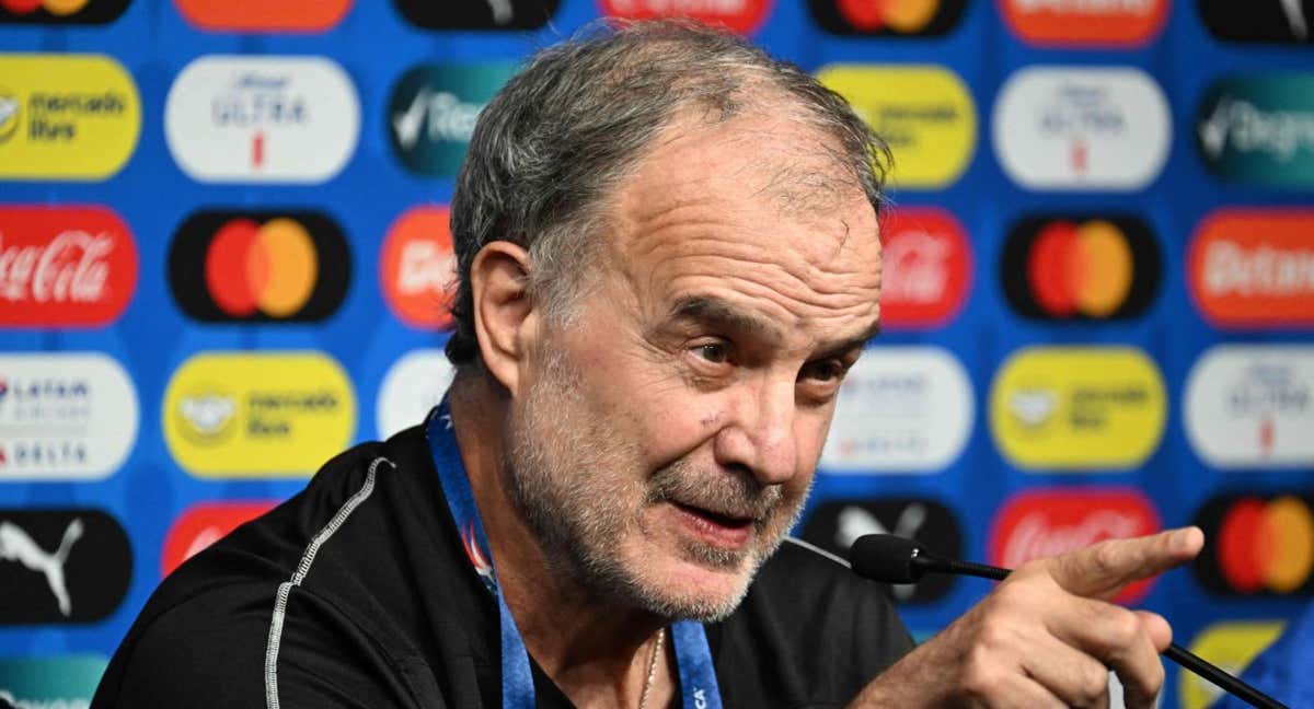 Bielsa durante la rueda de prensa antes del partido con Brasil. /REUTERS