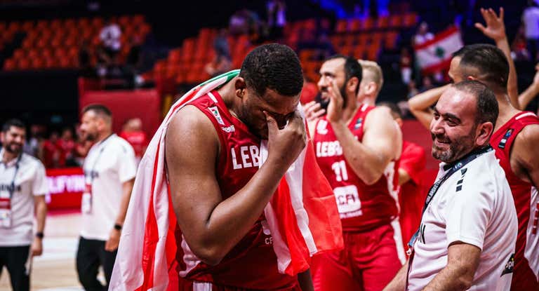 Omari Spellman llora tras terminar el partido ante Angola.