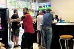 Lo que pasa en el barrio de Lamine cuando juega España: entre la devoción y la indiferencia