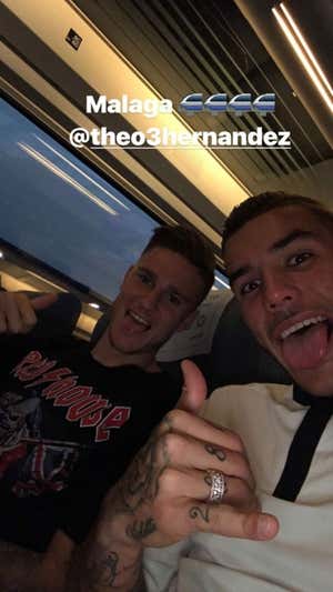 Theo Hernández, junto a Vigaray de camino a Marbella.  Instagram