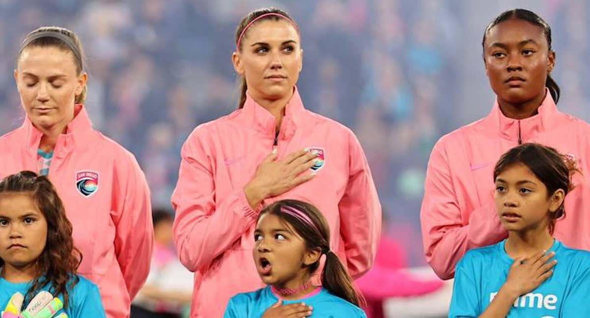 Alex Morgan, en el centro de la imagen, en la previa de un partido del San Diego Wave en la National Women's Soccer League de Estados Unidos. /ALEX MORGAN