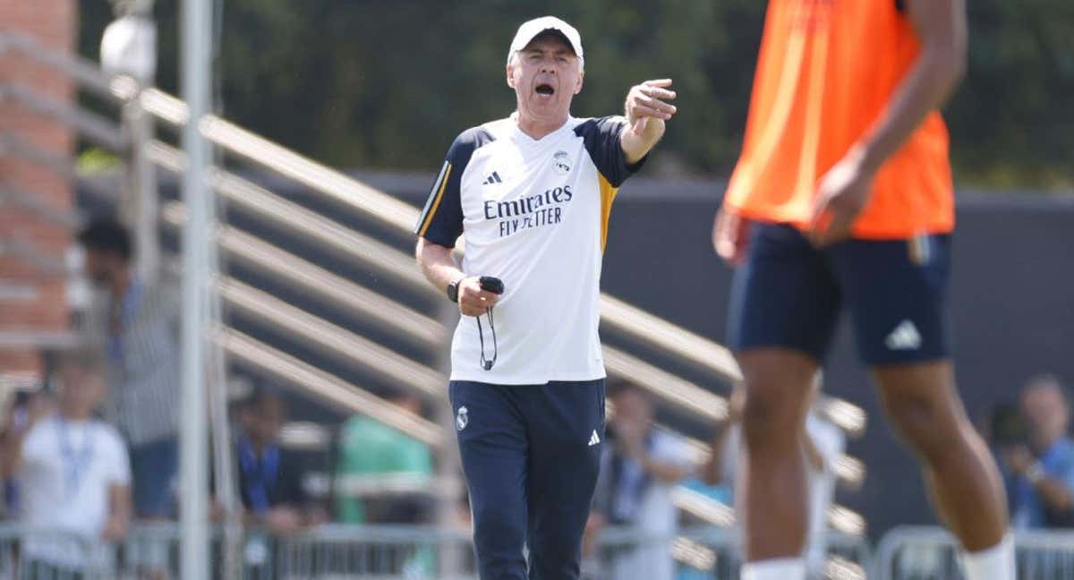 Ancelotti da indicaciones durante una pretemporada en Estados Unidos./Real Madrid