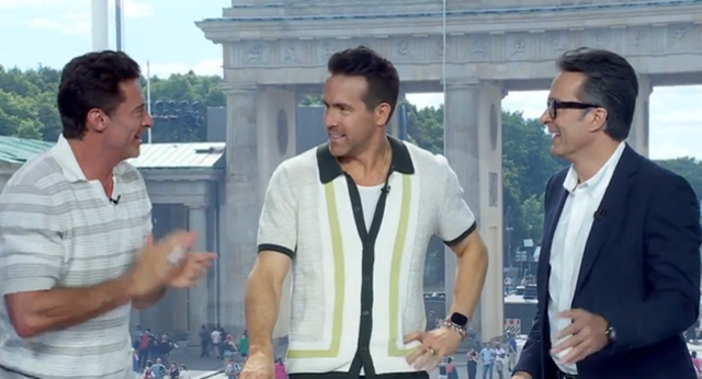 La surrealista aparición de Ryan Reynolds y Hugh Jackman en el plató de RTVE: «Apoyo a España al 110%»