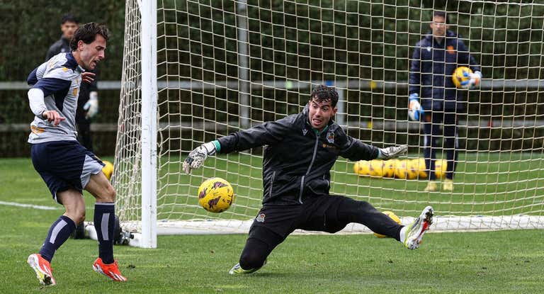 Álvaro Odriozola, en un entrenamiento de la temporada pasada, junto a Marrero.