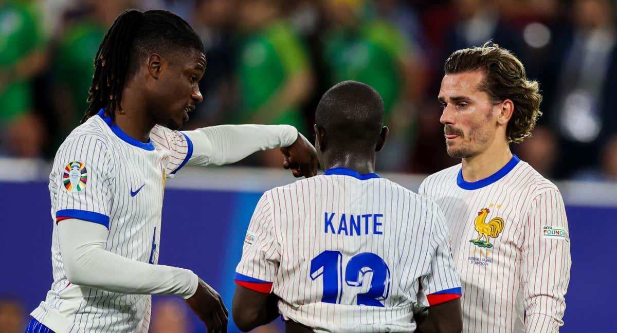 Camavinga, Kanté y Griezmann, en pleno partido contra Austria./Getty Images.