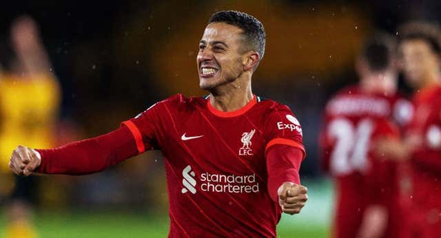 Flick trata de convencer a Thiago Alcántara para incorporarlo al cuerpo técnico del Barcelona