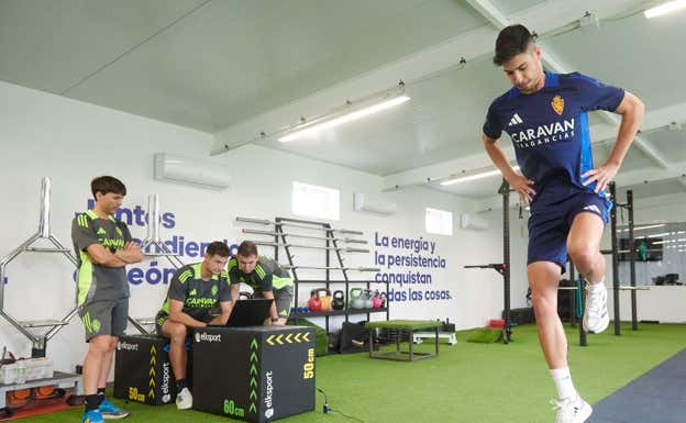 Primeras pruebas de la temporada para los futbolistas del Zaragoza. Tino Gil