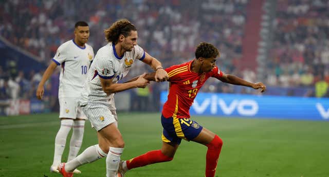 Los compañeros sacan las garras por Lamine ante Rabiot: «Le faltaba meter este golazo en tu cara»