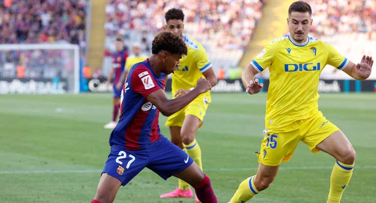 Lamine Jamal con el primer equipo del Barcelona.