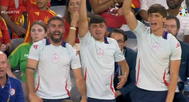 Una avalancha y el cabreo de Carvajal con Camavinga resumen la transformación de España en la Eurocopa