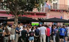 En el bastión de la ultraderecha francesa viendo el España - Francia, entre silbidos a Laporte y banderas en las calvas