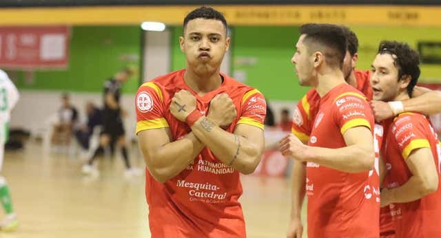 El ATP Ribera Navarra lidera el mercado de fichajes con Guilherme y Darrieer