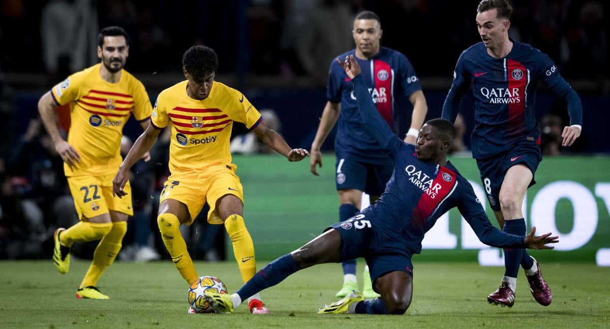 Lamine Yamal esta pasada temporada ante el PSG. /FCB