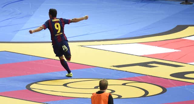Diez años del fichaje de Luis Suárez: cuando un mordisco le marginó a entrenar en un hotel