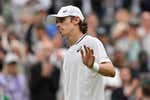 Alex De Miñaur sucumbe a su lesión y le ahorra una ronda a Novak Djokovic: «Hay alto riesgo de empeorar si juego»