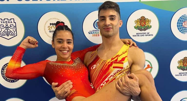 Noemí Romero y David Vega celebran la clasificación olímpica.