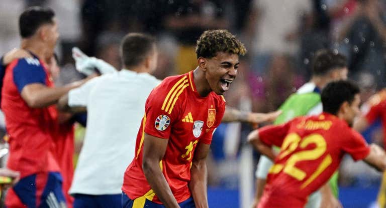 España celebra la victoria contra Francia que lo llevó a la final de a Eurocopa 2024 frente a Inglaterra.