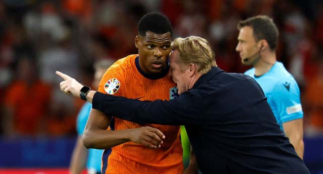 Dumfries y Koeman se contradicen y el penalti ya es incendio nacional en Países Bajos: “Se destruye el fútbol…”