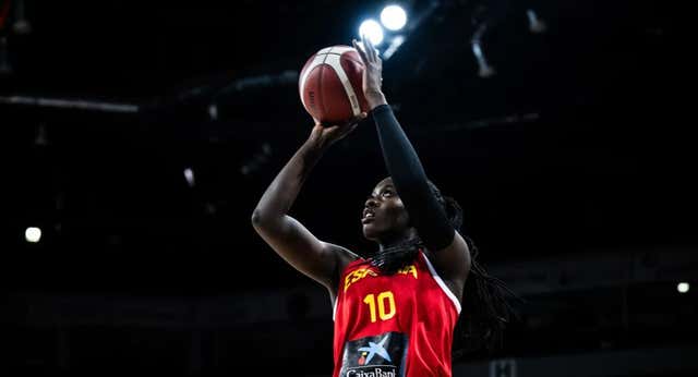 Awa Fam, la nueva gigante que asoma con España: «Astou Ndour es mi ídola como jugadora y persona por recaudar dinero para niños de Senegal»