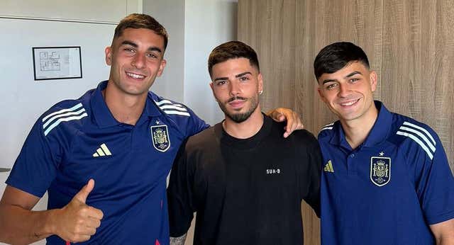 Los secretos del peluquero de la Selección que viaja mañana para la final: “El más exigente es Vivian… Pensé que no se querría cortar una segunda vez”