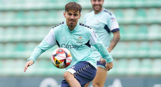 El Como de Cesc Fábregas, única vía de momento para una salida de Rodri