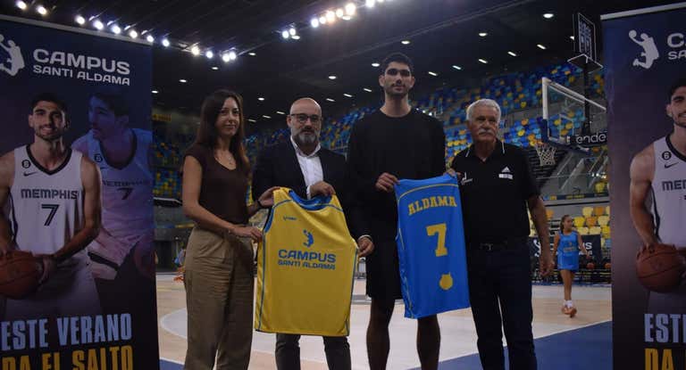 Santi Aldama durante su campus en Gran Canaria.