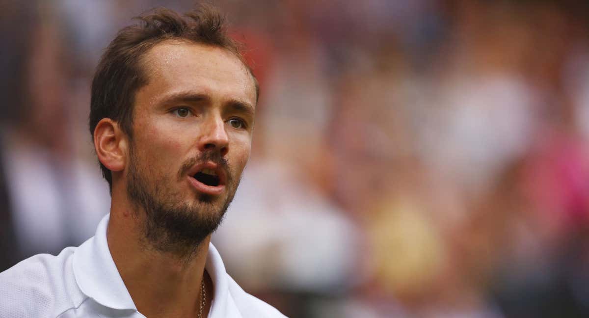 Daniil Medvedev, durante la semifinal de Wimbledon ante Carlos Alcaraz. /REUTERS/Hannah Mckay