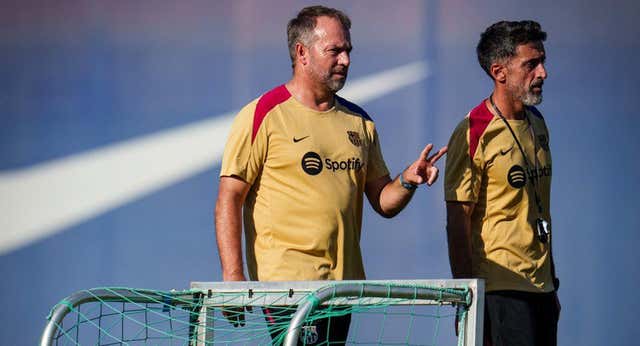 Así están siendo los primeros entrenos con Flick: La obsesión por lo físico, la cercanía con los futbolistas y la sorpresa de Gavi