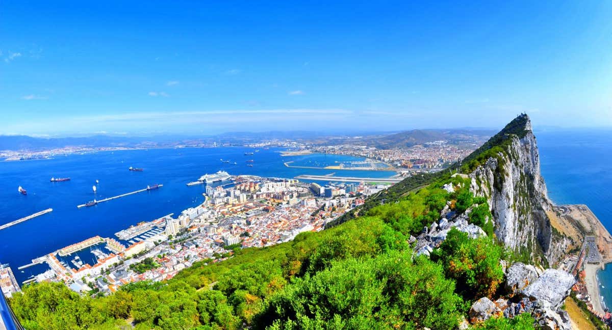 Vistas de Gibraltar y la costa española.