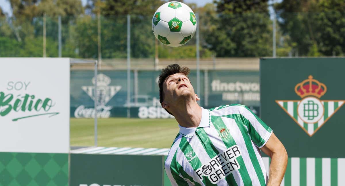 Diego Llorente, en su presentación con el Betis./EFE