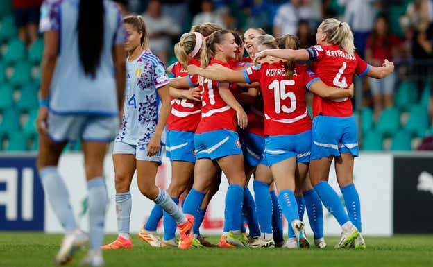 República Checa celebrando un gol.  REUTERS