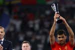 El discurso para enmarcar del MVP Rodrigo incluye una defensa a Morata y un mensaje para la gente que lo pasa mal: «Que se reconozcan en algo ganador»