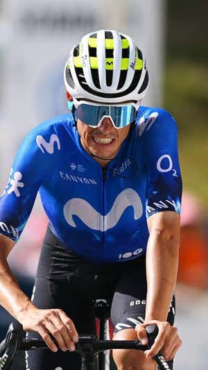 Enric Mas, cruzando la meta de Plateau de Beille.  MOVISTAR TEAM / @GETTYSPORT