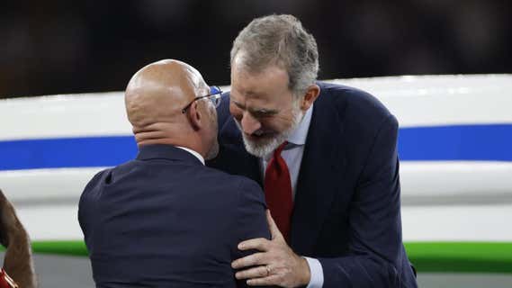 Luis de la Fuente, junto a Felipe VI./
