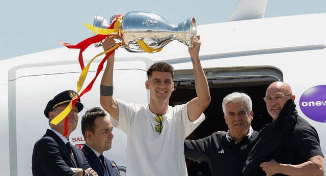 La madre de Morata lanza un mensaje contra el odio que remueve conciencias: «Respeto que no guste como jugador, pero como persona no lo admito»