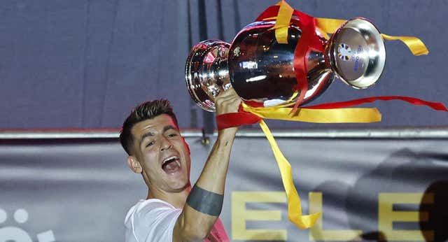 La última de Morata: «No quiero ser falso, levantar la Eurocopa es ganar un título con el Atlético; llevaba el escudo en las espinilleras»