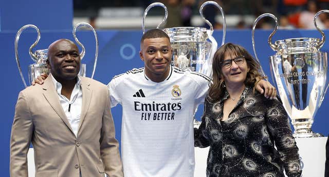 Fayza Lamari, madre de Mbappé, a corazón abierto: “Quizás no lo hizo todo bien, pero cuando se conocen los entresijos…”