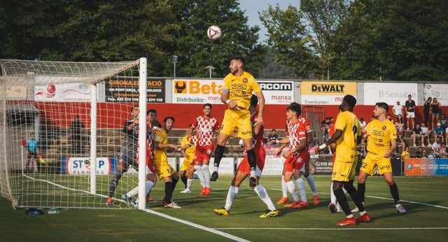 Un derbi provincial, muchas ausencias y un debut en el estreno de un Girona de Champions con protagonismo del filial