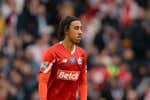 El Manchester United le gana la partida al Real Madrid: Leny Yoro viaja a Inglaterra para firmar por los 'red devils'