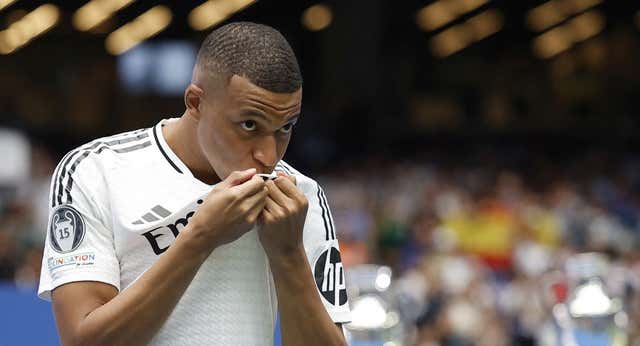 Lo que no se vio de la presentación de Mbappé: cena secreta, abrazo a Alaba y una pregunta al Bernabéu