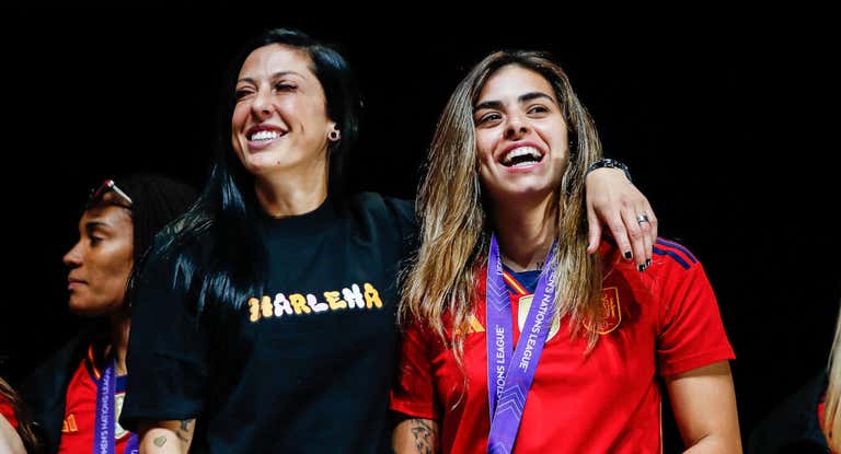 Jenni Hermoso y Misa Rodríguez, durante la fiesta de celebración de la Nations League.