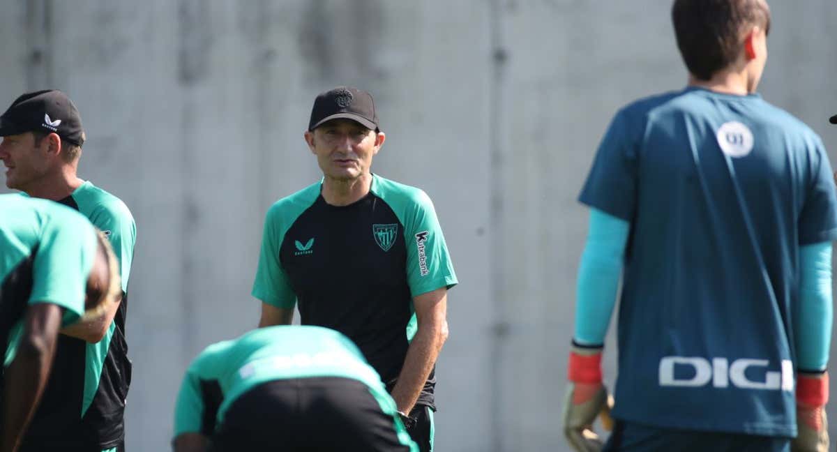 Ernesto Valverde, durante un entrenamiento de esta pretemporada./EFE