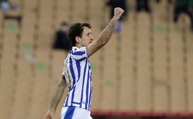 Mikel Oyarzabal tras marcar el tanto ante el Athletic Club en la final de la Copa del Rey.  EFE