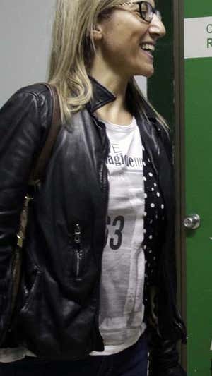 Margarita Garay, representante de Jesús Navas, sale de las oficinas del Betis.