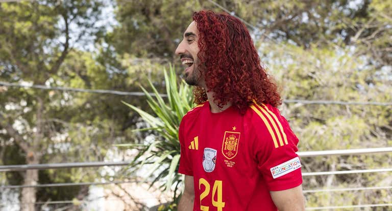 Cucurella tras el cambio de look.
