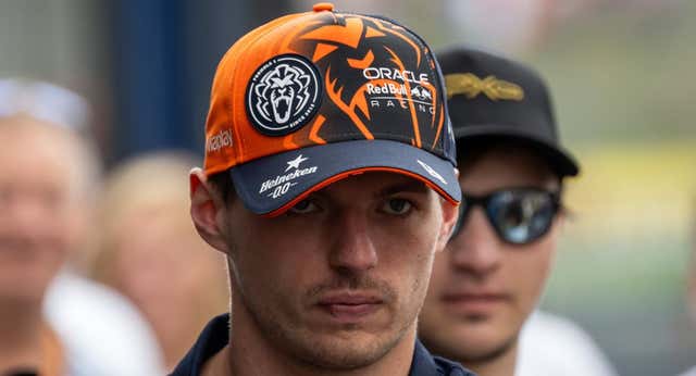 Estalla la bomba Max Verstappen: golpe al volante, sapos por la boca y un «pueden joderse todos»