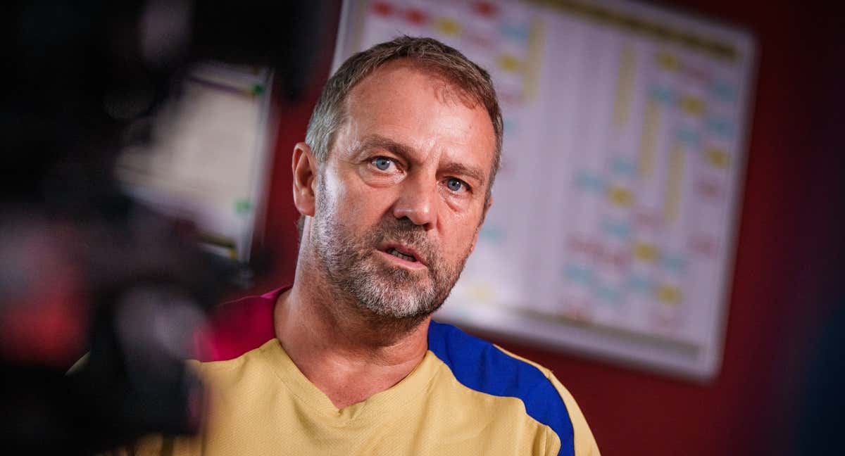 Hansi Flick en su despacho, durante una entrevista con el club.