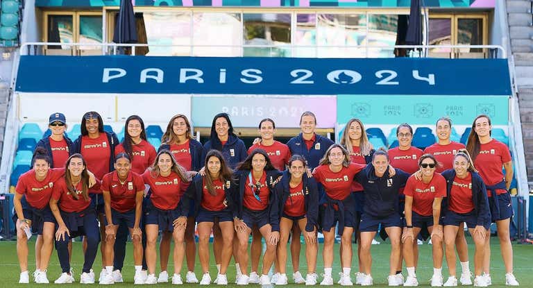 La Selección posa en el estadio La Beaujoire (Nantes), donde debutará ante Japón en los JJOO.